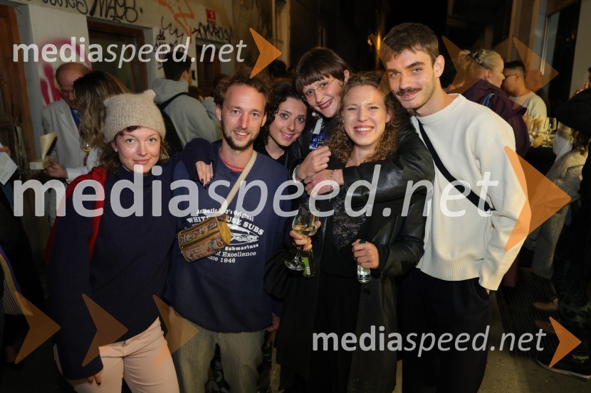  ... ;  ... ;  ... ;  ... ;  Lučka Centa, likovna umetnica;  ... Odprtje razstave Lučke Centa z naslovom ARTE - FAKT