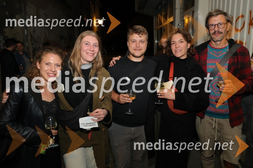  Lučka Centa, likovna umetnica;  ... ;  ... ;  ... ;  ... Odprtje razstave Lučke Centa z naslovom ARTE - FAKT