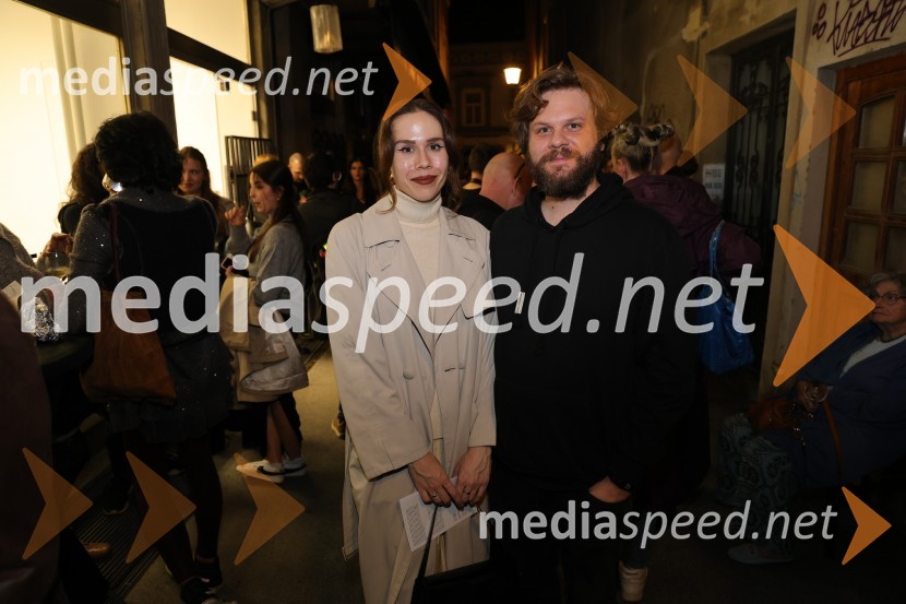  Sara Nuša Golob Grabner, umetnica;  ... Odprtje razstave Lučke Centa z naslovom ARTE - FAKT