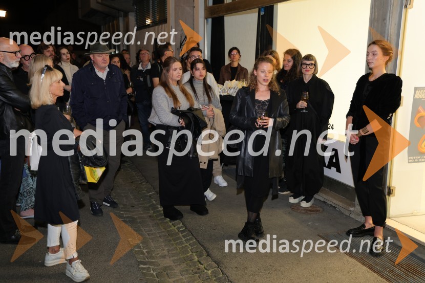  Lučka Centa, likovna umetnica;  Anja Seničar, kuratorkaOdprtje razstave Lučke Centa z naslovom ARTE - FAKT