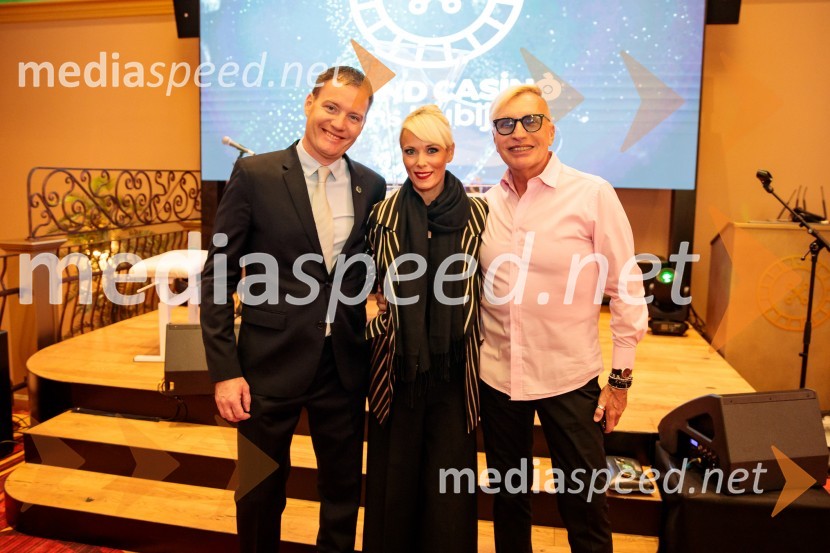 Domen Bucek, direktor, Grand Casino Mons Ljubljana;  Pia Pustovrh, voditeljica;   Igor  Jelen-Iggy, Hiša umetnosti IGEN CeljeSvečana otvoritev Grand Casino Mons Ljubljana