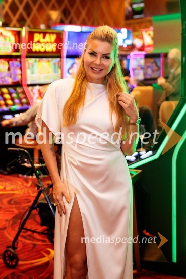  Neža Buh-Neisha, glasbenicaSvečana otvoritev Grand Casino Mons Ljubljana