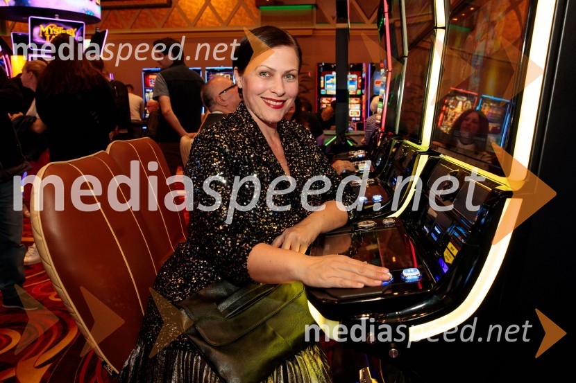  Nuška Drašček, pevkaSvečana otvoritev Grand Casino Mons Ljubljana
