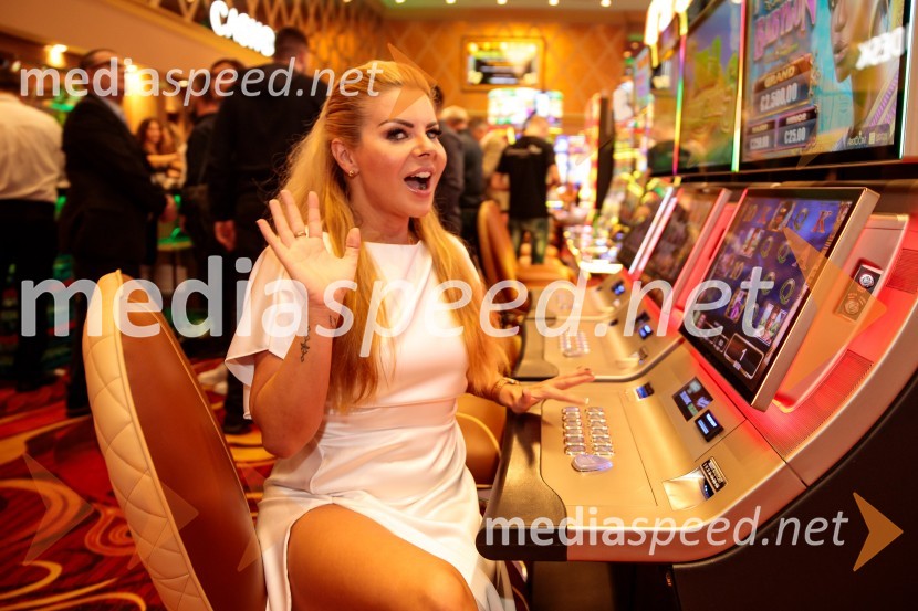  Neža Buh-Neisha, glasbenicaSvečana otvoritev Grand Casino Mons Ljubljana