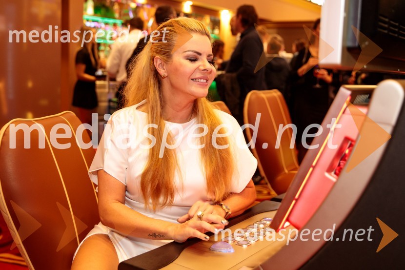  Neža Buh-Neisha, glasbenicaSvečana otvoritev Grand Casino Mons Ljubljana
