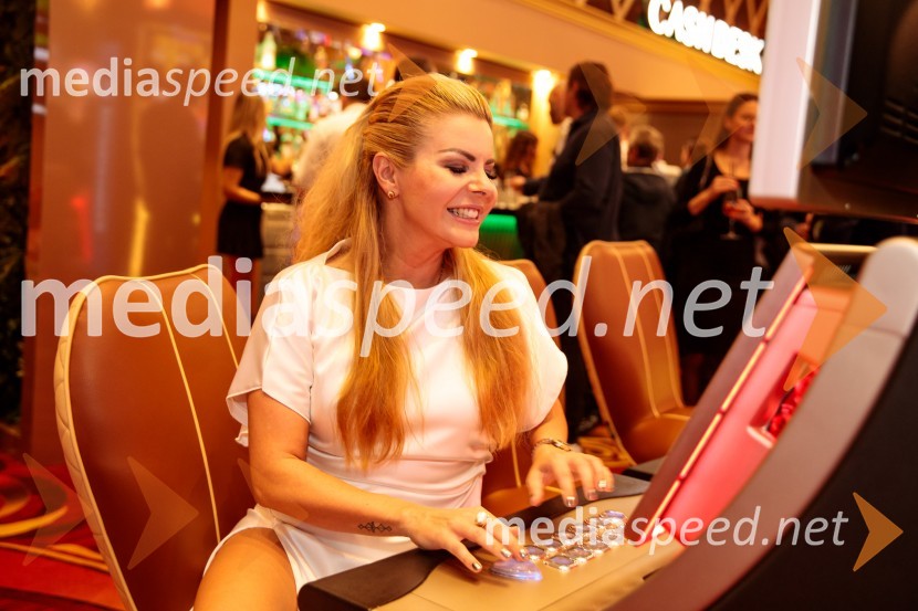  Neža Buh-Neisha, glasbenicaSvečana otvoritev Grand Casino Mons Ljubljana