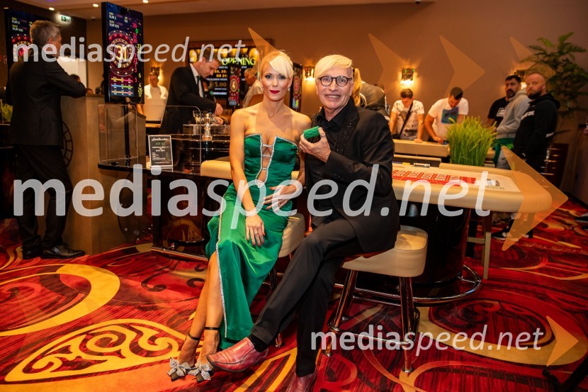  Pia Pustovrh, voditeljica;   Igor  Jelen-Iggy, Hiša umetnosti IGEN CeljeSvečana otvoritev Grand Casino Mons Ljubljana
