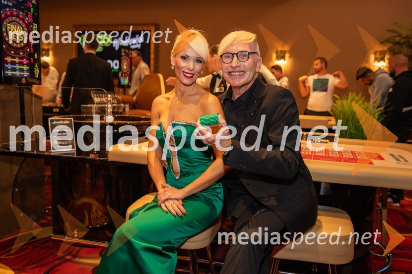  Pia Pustovrh, voditeljica;   Igor  Jelen-Iggy, Hiša umetnosti IGEN CeljeSvečana otvoritev Grand Casino Mons Ljubljana