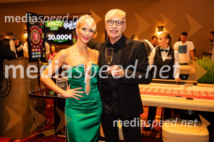  Pia Pustovrh, voditeljica;   Igor  Jelen-Iggy, Hiša umetnosti IGEN CeljeSvečana otvoritev Grand Casino Mons Ljubljana