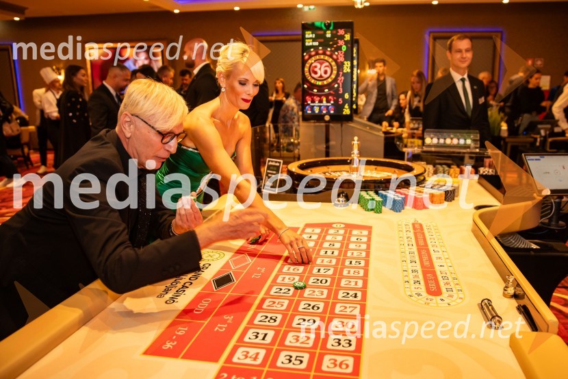   Igor  Jelen-Iggy, Hiša umetnosti IGEN Celje;  Pia Pustovrh, voditeljicaSvečana otvoritev Grand Casino Mons Ljubljana