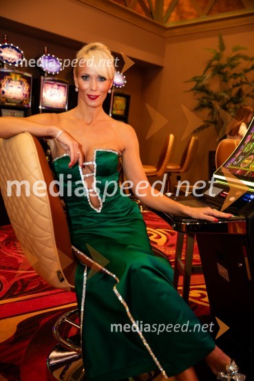  Pia Pustovrh, voditeljicaSvečana otvoritev Grand Casino Mons Ljubljana