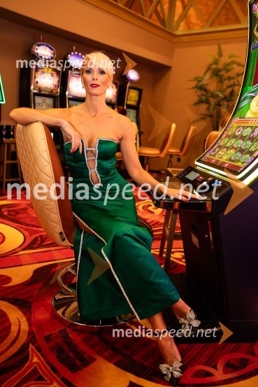  Pia Pustovrh, voditeljicaSvečana otvoritev Grand Casino Mons Ljubljana