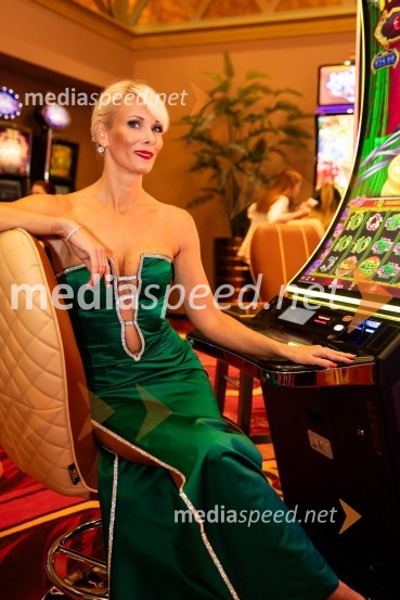  Pia Pustovrh, voditeljicaSvečana otvoritev Grand Casino Mons Ljubljana