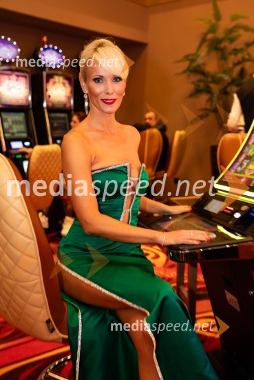  Pia Pustovrh, voditeljicaSvečana otvoritev Grand Casino Mons Ljubljana