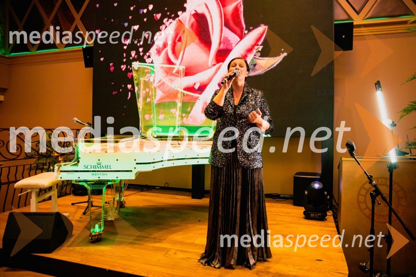  Nuška Drašček, pevkaSvečana otvoritev Grand Casino Mons Ljubljana