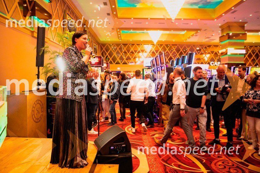  Nuška Drašček, pevkaSvečana otvoritev Grand Casino Mons Ljubljana