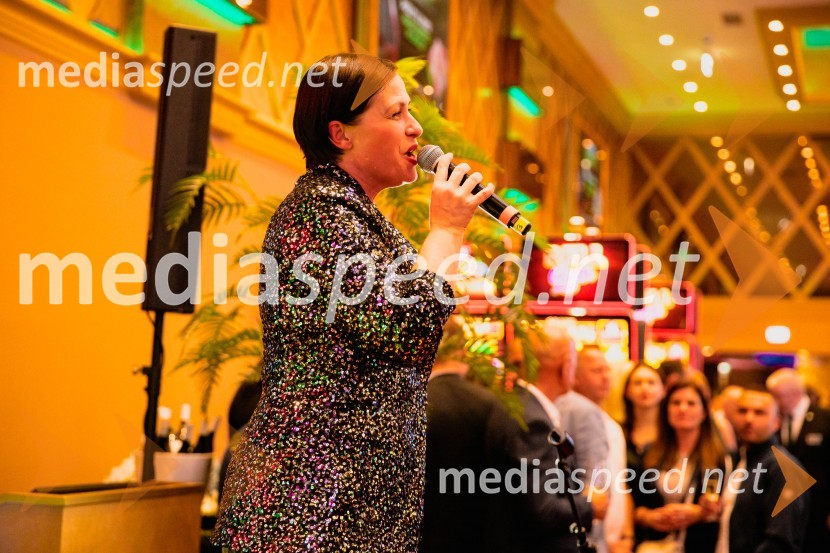  Nuška Drašček, pevkaSvečana otvoritev Grand Casino Mons Ljubljana