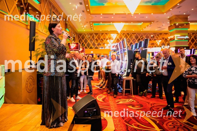  Nuška Drašček, pevkaSvečana otvoritev Grand Casino Mons Ljubljana
