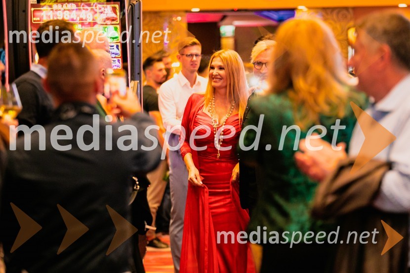  Helena Blagne, pevkaSvečana otvoritev Grand Casino Mons Ljubljana