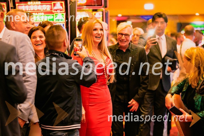  Helena Blagne, pevka;   Igor  Jelen-Iggy, Hiša umetnosti IGEN CeljeSvečana otvoritev Grand Casino Mons Ljubljana