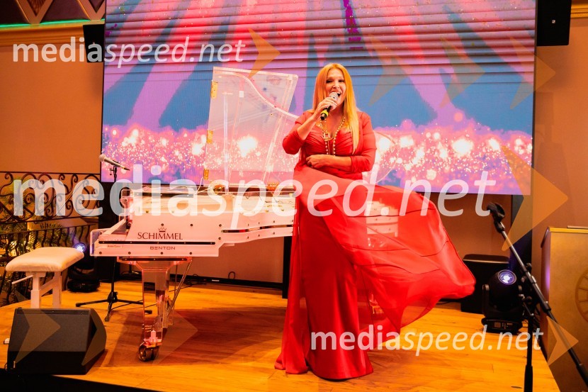  Helena Blagne, pevkaSvečana otvoritev Grand Casino Mons Ljubljana