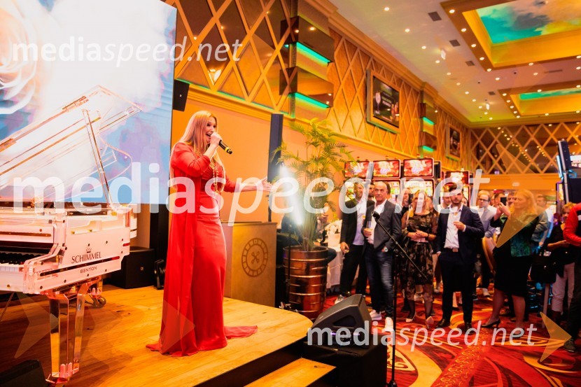  Helena Blagne, pevkaSvečana otvoritev Grand Casino Mons Ljubljana