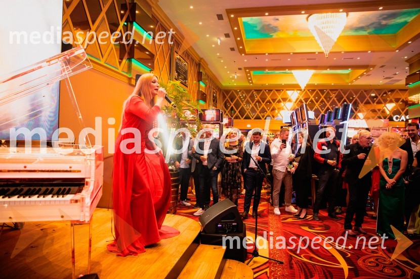  Helena Blagne, pevkaSvečana otvoritev Grand Casino Mons Ljubljana