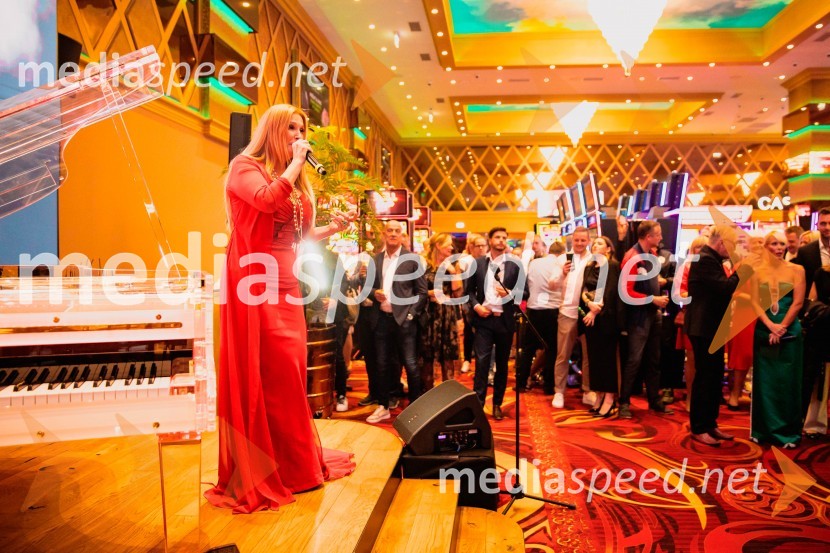  Helena Blagne, pevkaSvečana otvoritev Grand Casino Mons Ljubljana