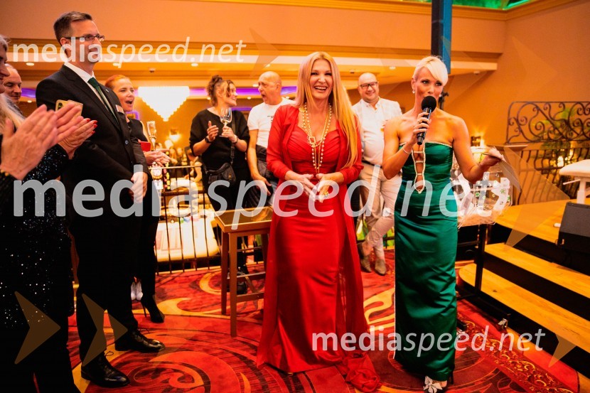  Helena Blagne, pevka;  Pia Pustovrh, voditeljicaSvečana otvoritev Grand Casino Mons Ljubljana