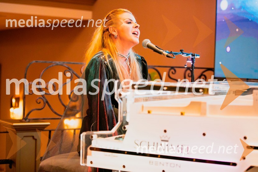  Neža Buh-Neisha, glasbenicaSvečana otvoritev Grand Casino Mons Ljubljana