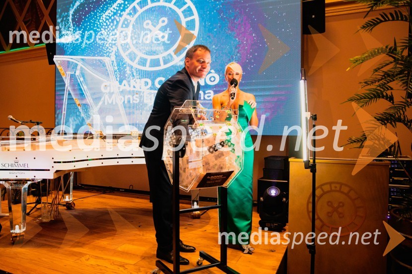  Domen Bucek, direktor, Grand Casino Mons Ljubljana;  Pia Pustovrh, voditeljicaSvečana otvoritev Grand Casino Mons Ljubljana