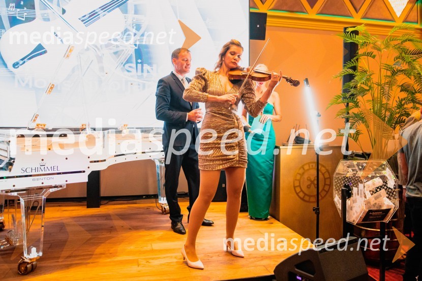  Alenka Semeja, violinistkaSvečana otvoritev Grand Casino Mons Ljubljana
