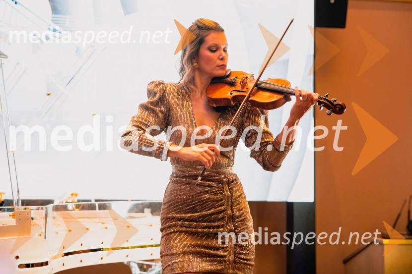  Alenka Semeja, violinistkaSvečana otvoritev Grand Casino Mons Ljubljana