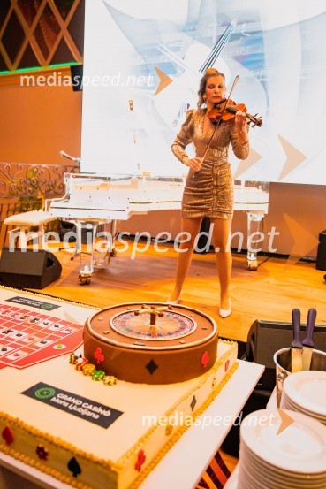  Alenka Semeja, violinistkaSvečana otvoritev Grand Casino Mons Ljubljana