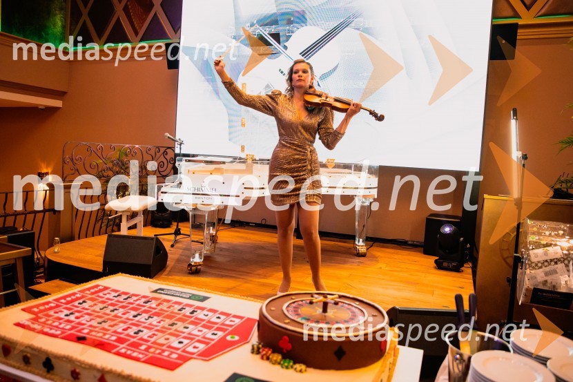  Alenka Semeja, violinistkaSvečana otvoritev Grand Casino Mons Ljubljana