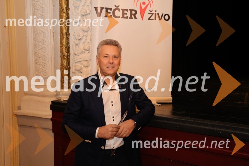 prof. dr. Uroš Ahčan, specialist plastične kirurgijeVečer v živo: dr. Uroš Ahčan