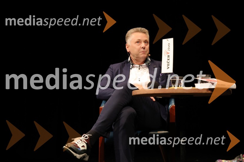 prof. dr. Uroš Ahčan, specialist plastične kirurgijeVečer v živo: dr. Uroš Ahčan