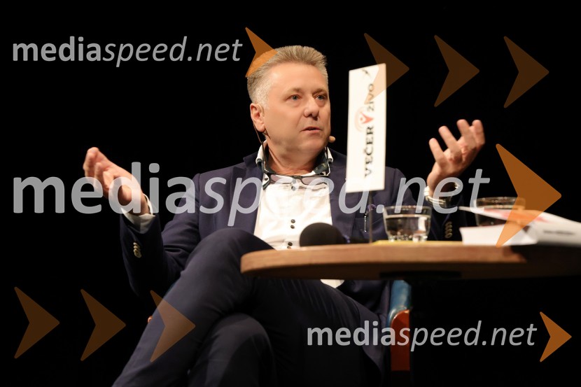 prof. dr. Uroš Ahčan, specialist plastične kirurgijeVečer v živo: dr. Uroš Ahčan