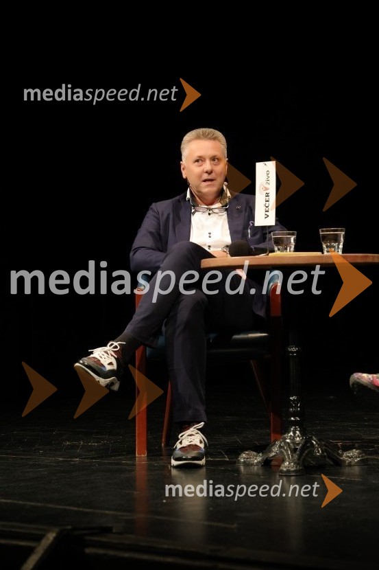 prof. dr. Uroš Ahčan, specialist plastične kirurgijeVečer v živo: dr. Uroš Ahčan