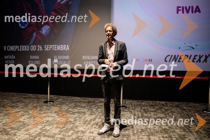  Toni Cahunek, igralec, novinarPremiera slovenskega filma Opazovanje, Cineplexx Ljubljana