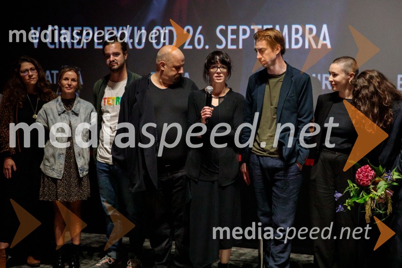  ... ;  ... ;  ... ;  Miha Černec, producent;  Nina Robnik, filmska producentka;  Jure Henigman, igralec;  Nataša Keser, igralkaPremiera slovenskega filma Opazovanje, Cineplexx Ljubljana