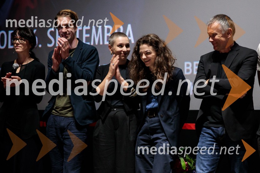  Nina Robnik, filmska producentka;  Jure Henigman, igralec;  Nataša Keser, igralka;  Janez Burger, režiser;  Diana  Kolenc, igralkaPremiera slovenskega filma Opazovanje, Cineplexx Ljubljana