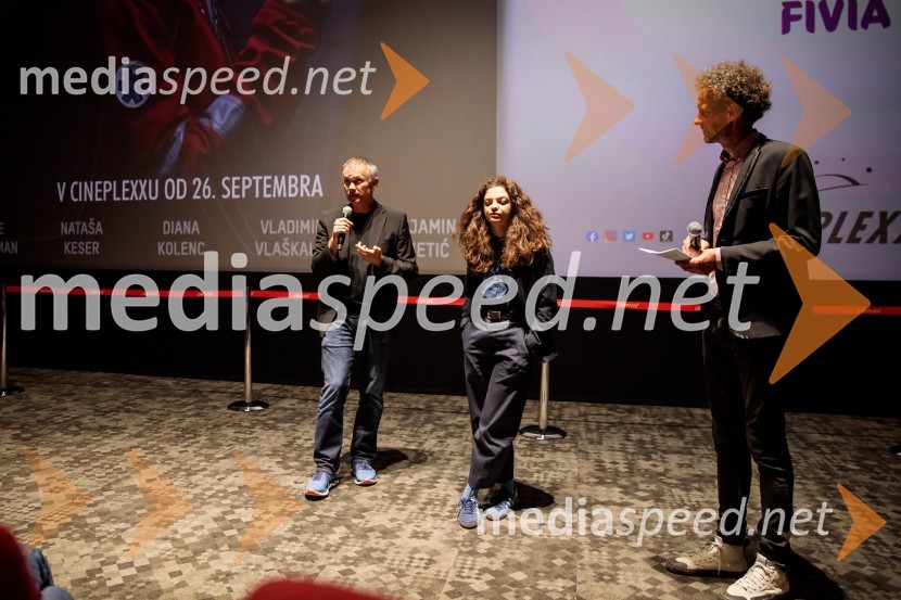  Janez Burger, režiser;  Diana  Kolenc, igralka;  Toni Cahunek, igralec, novinarPremiera slovenskega filma Opazovanje, Cineplexx Ljubljana