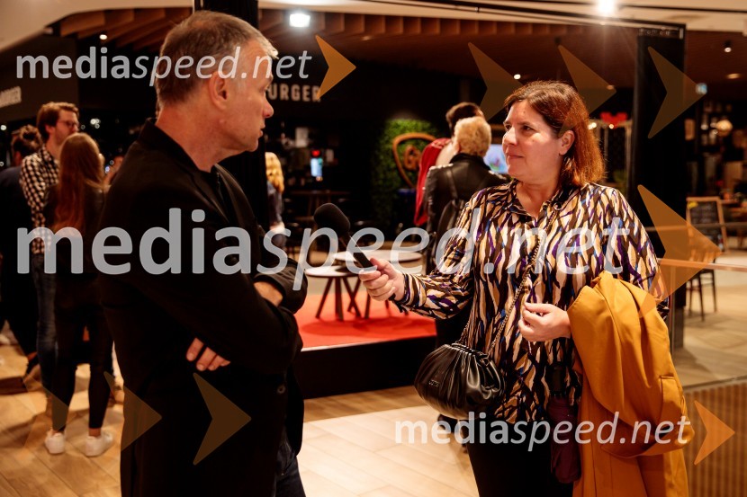  Janez Burger, režiser;  Teja Pelko, novinarkaPremiera slovenskega filma Opazovanje, Cineplexx Ljubljana