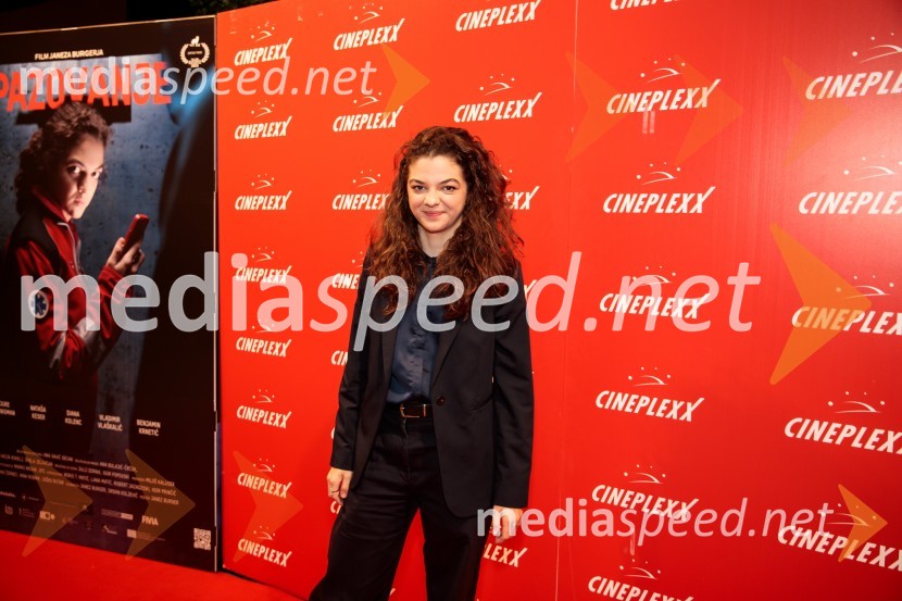  Diana  Kolenc, igralkaPremiera slovenskega filma Opazovanje, Cineplexx Ljubljana