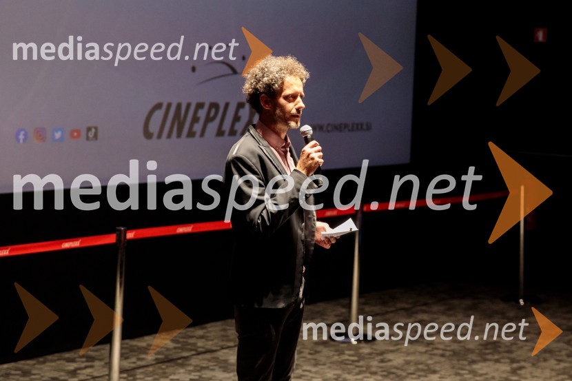  Toni Cahunek, igralec, novinarPremiera slovenskega filma Opazovanje, Cineplexx Ljubljana