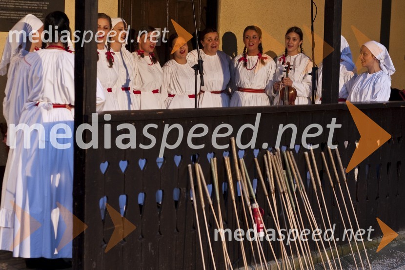 Folklorna skupina DragatušPodelitev nagrade Kresnik