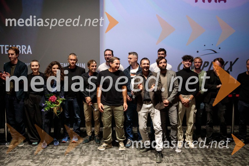  Jure Henigman, igralec;  Nataša Keser, igralka;  Diana  Kolenc, igralka;  Janez Burger, režiser;  ... ;  ... ;  Rok Cvetkov, kaskader;  ... ;  Blaž Setnikar, igralec;  ... ;  ... ;  Maks Dakskobler, igralec;  ... ;  ... Premiera slovenskega filma Opazovanje, Cineplexx Ljubljana