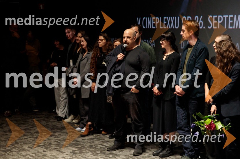  Miha Černec, producent;  Nina Robnik, filmska producentka;  Jure Henigman, igralecPremiera slovenskega filma Opazovanje, Cineplexx Ljubljana