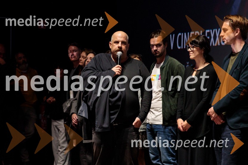  Miha Černec, producent;  ... ;  Nina Robnik, filmska producentka;  Jure Henigman, igralecPremiera slovenskega filma Opazovanje, Cineplexx Ljubljana